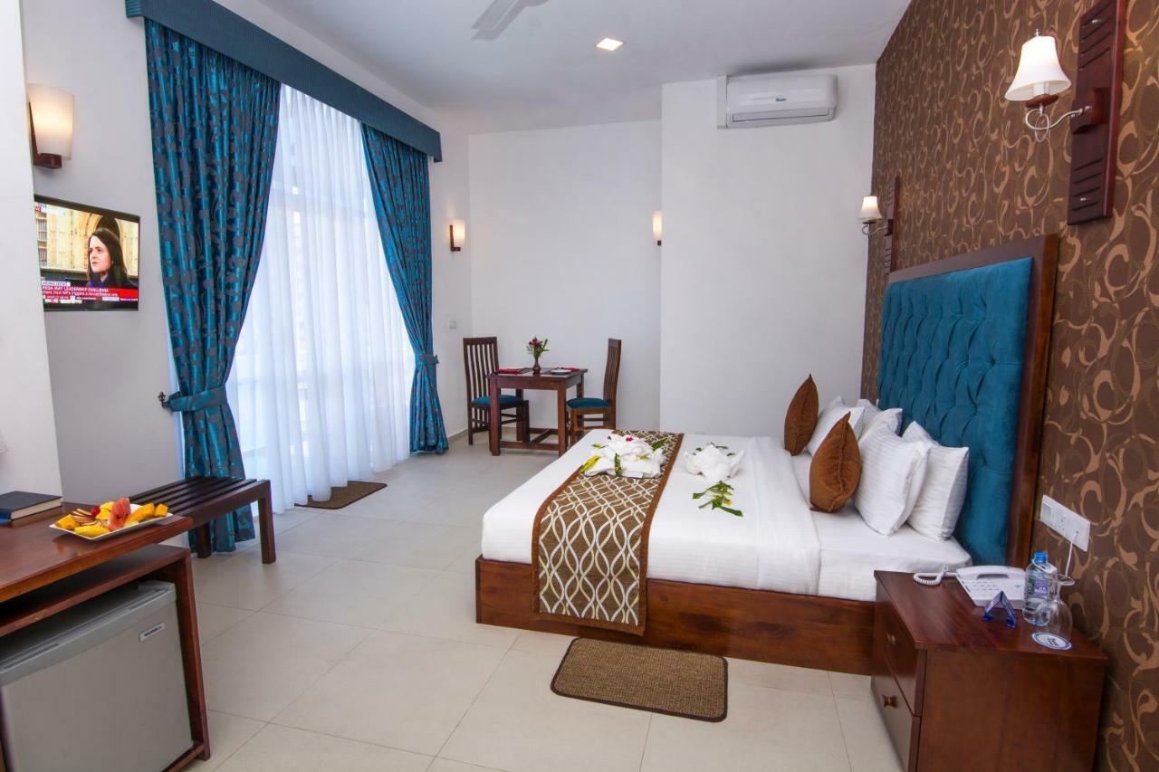 Mount Breeze Hotel Dehiwala-Mount Lavinia Екстер'єр фото